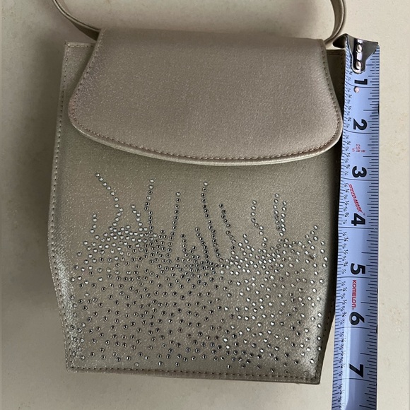 👛Explosion Oyster Sparkle Lame Handbag by Stuart Weitzman | Neutral Beige - Picture 13 of 15